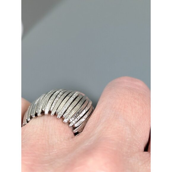 Silver Tone Textured Wide Panel Stretch Ring Size 6 Industrial Boho Chic - Picture 7 of 8